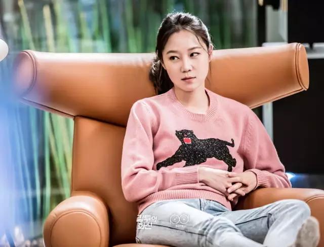 孔孝真同款棉袄,孔孝真穿搭灰色大衣