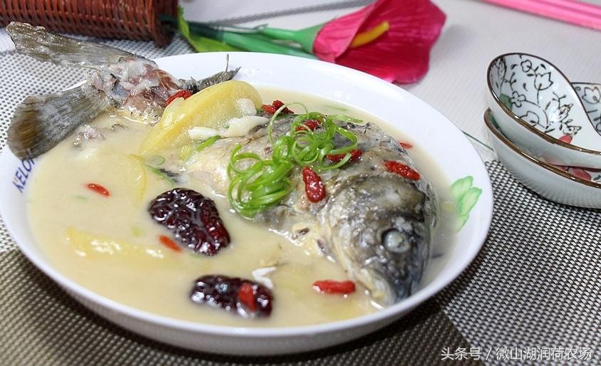 孕妈妈喝的鲫鱼汤,适合产妇吃4种鲫鱼汤做法
