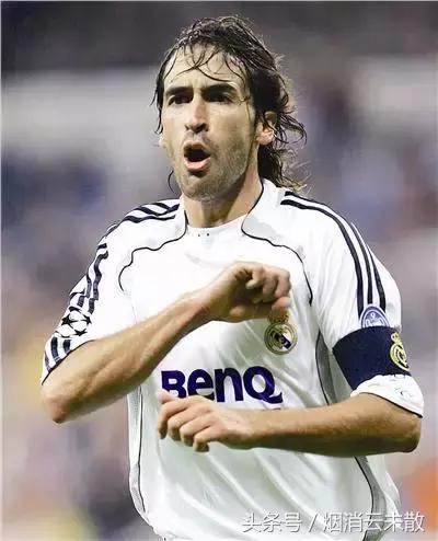 描写足球的优美句子和段落,关于足球比赛的句子有哪些