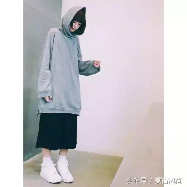 连帽卫衣今年很流行,长款连帽卫衣怎么穿才好看