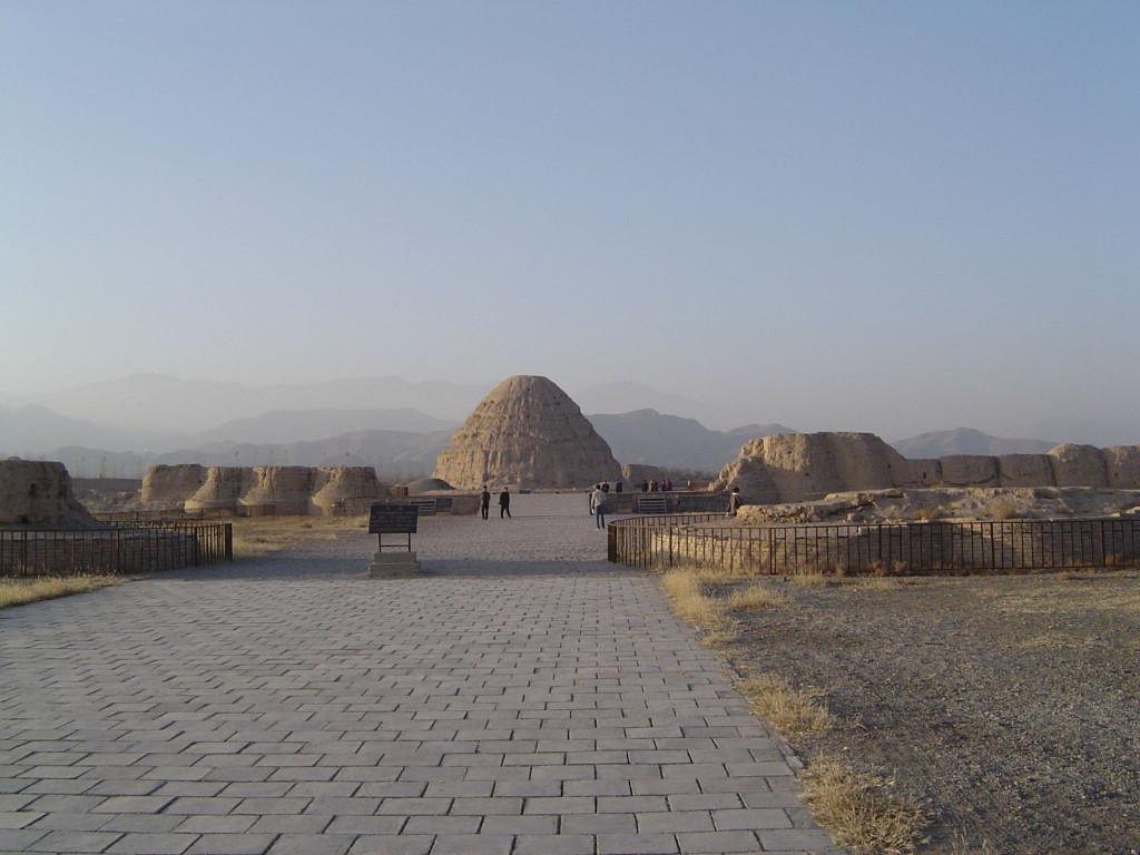 西夏帝王陵墓为何从不长草也不落,西夏王陵东方金字塔