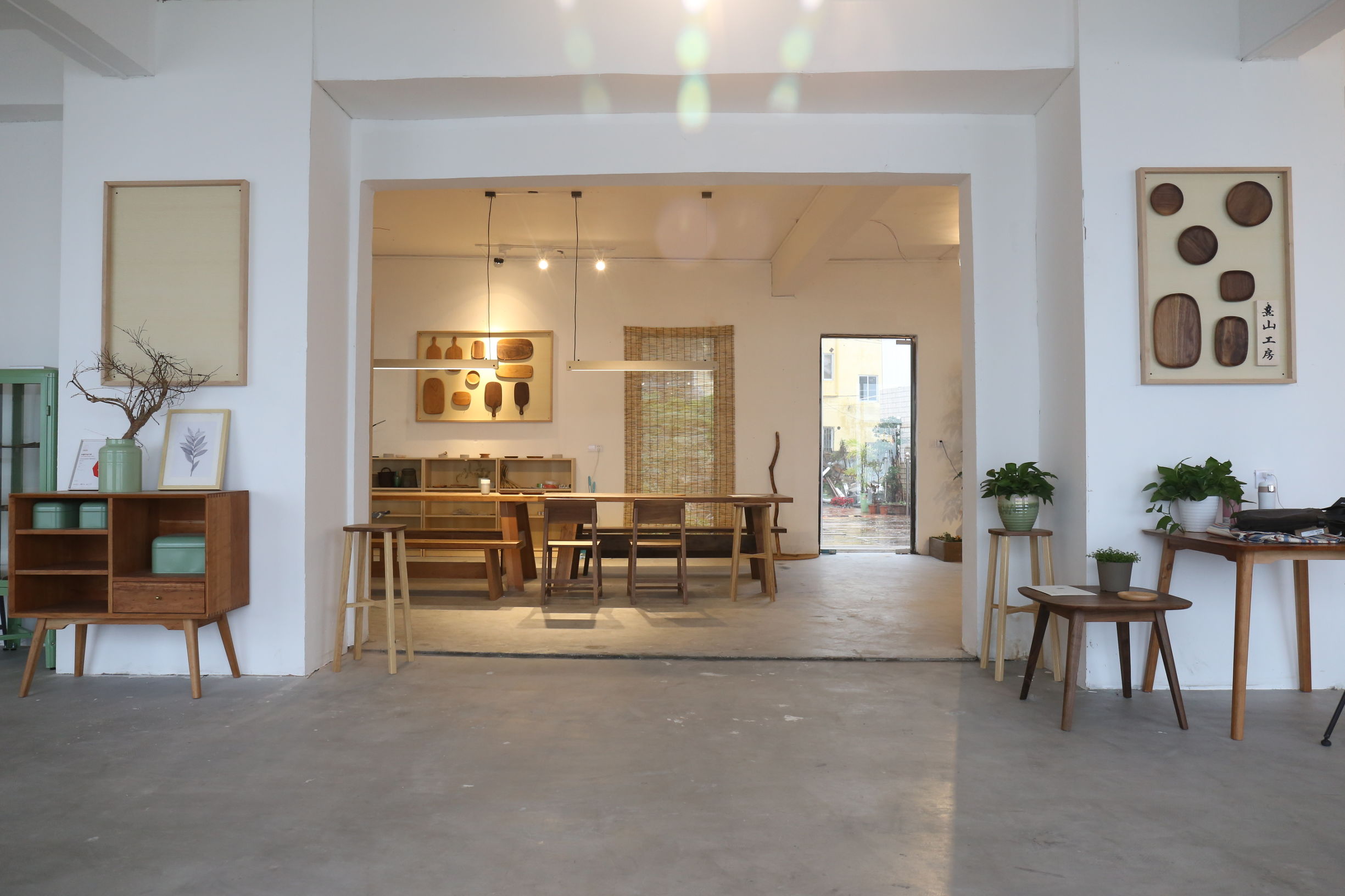 独立设计师与老木匠在最美的海景工房里创办原创家具品牌