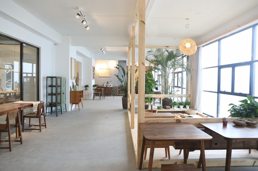 独立设计师与老木匠在最美的海景工房里创办原创家具品牌