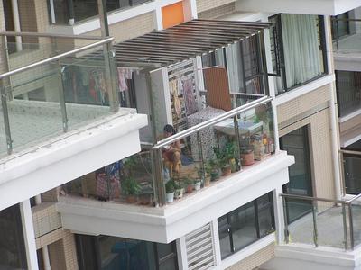 错层阳台违章搭建,错层阳台要搭雨棚吗