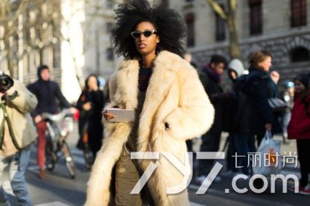 驼色皮草的搭配,驼色七分袖皮草要搭配什么
