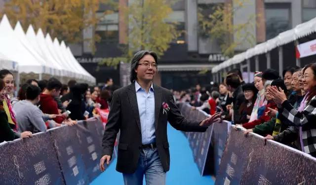 3000人挤爆东郊记忆，只为看他一眼