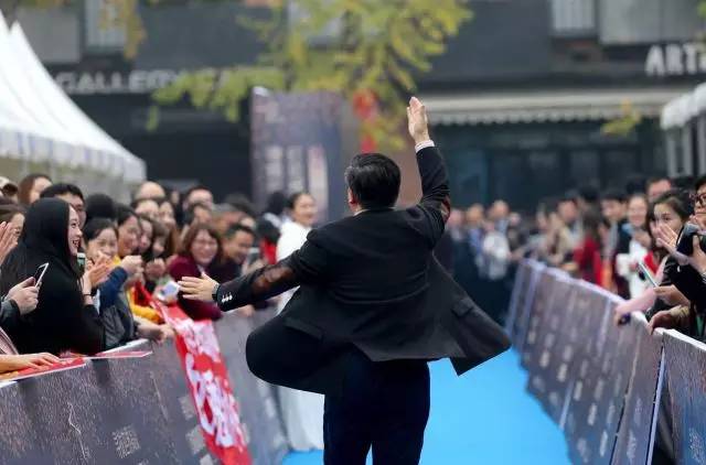 3000人挤爆东郊记忆，只为看他一眼