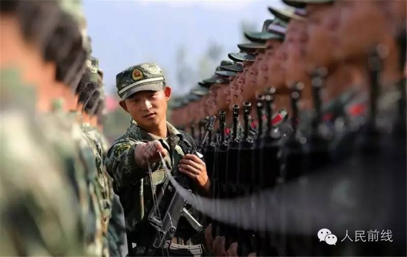 火热军营参军报国,00后新兵成长为军营男子汉