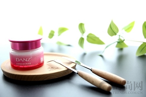 美颜美肤素颜霜,美颜秘笈粉嫩素颜霜