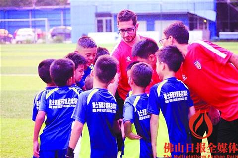 浣涘北浜虹殑閲嶈瑙傜偣,涓氫綑瓒崇悆闃熺殑瑙傚康