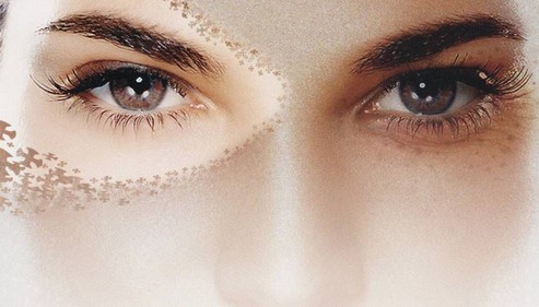 眼周有皱纹怎么回事,眼周长皱纹怎么解决