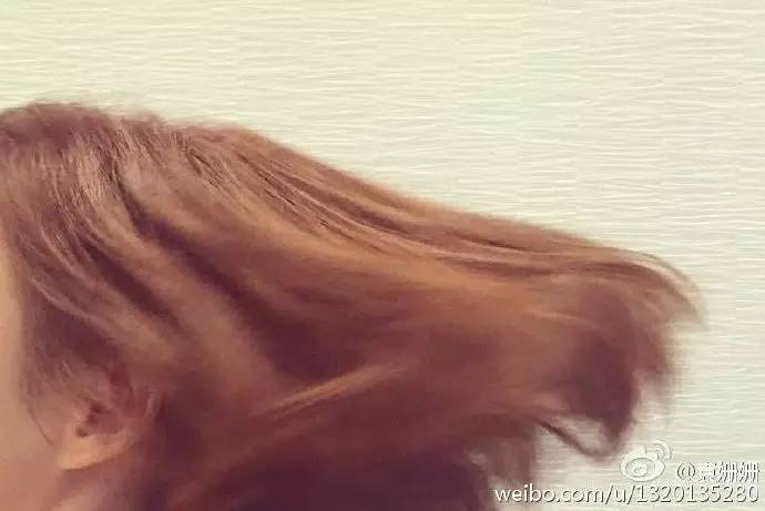 一周*服私**深扒|衣服短一截，裤子大N码女明星到了冬天还是有“腰”法！