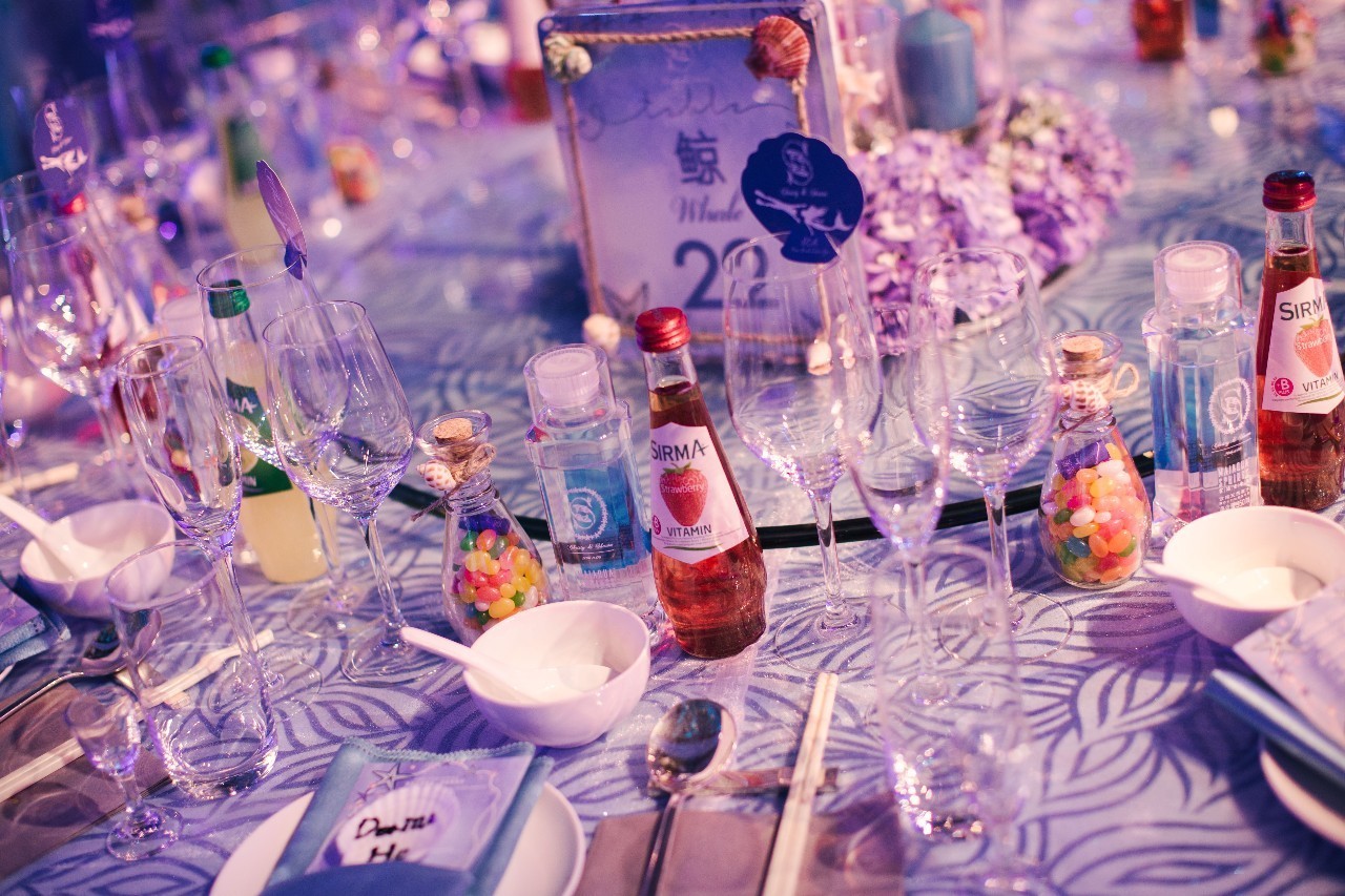 人鱼夫妇钟丽缇张伦硕机场,人鱼夫妇钟丽缇张伦硕歌曲