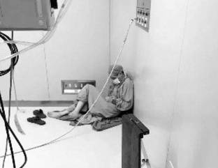 市保健院27岁年轻医生写病历时睡着了竟成了网红！