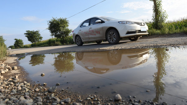 荣威360怎么看油能跑多少公里,荣威360变速箱油多少公里换