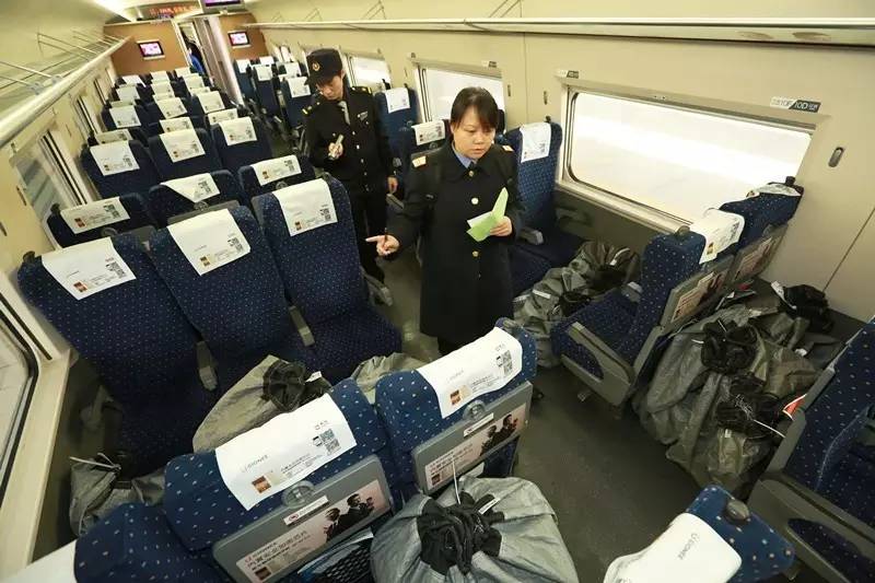 高铁助力2019双十一快递运输,顺丰高铁送快递