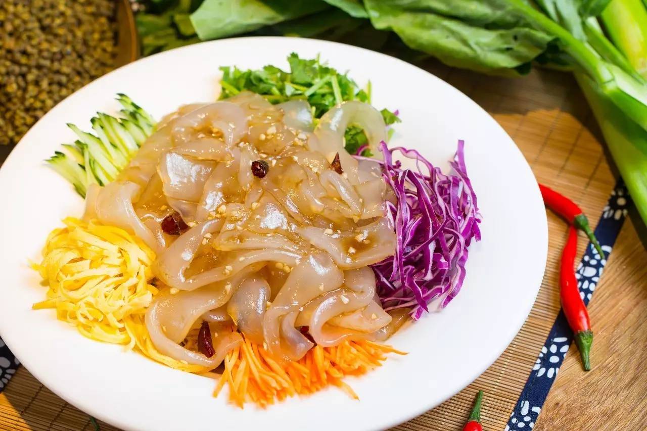 这家餐厅提供的菜单让人细思极恐,这家餐厅菜不好吃却天天爆满