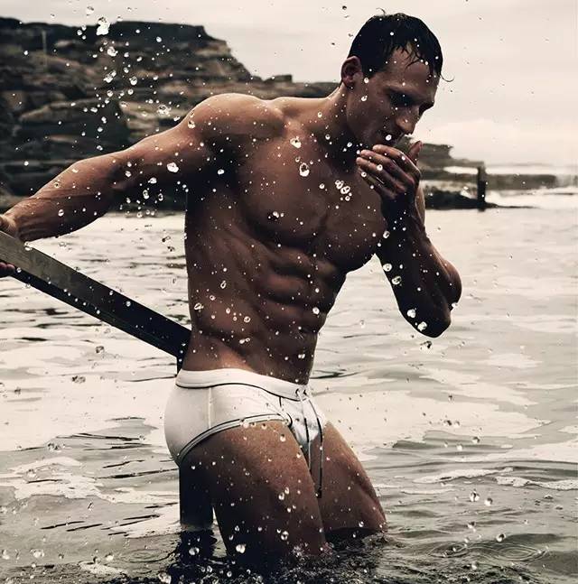 男生怎么练腿型又直又细,男人怎么练腿显得腿长