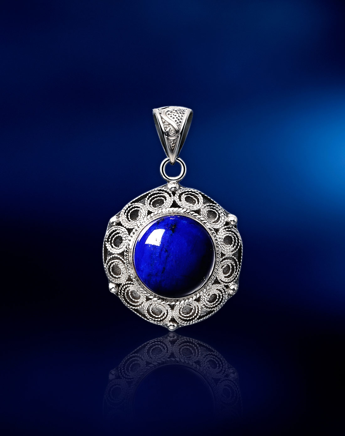 珠宝界硬度极低宝石大盘点,珠宝大牌与青金石