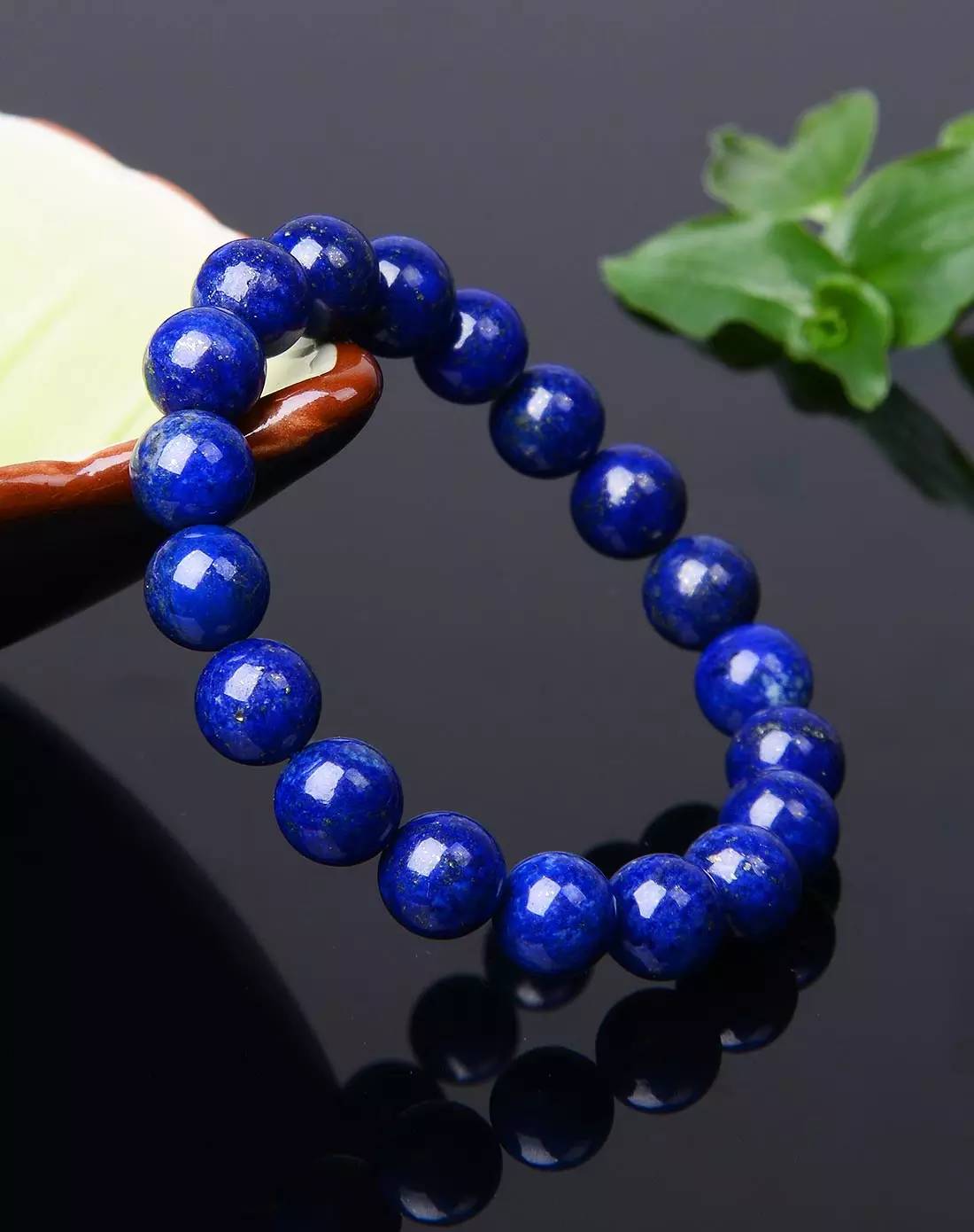 珠宝界硬度极低宝石大盘点,珠宝大牌与青金石