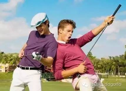 关于高尔夫挥杆的18个小知识,高球的讲解