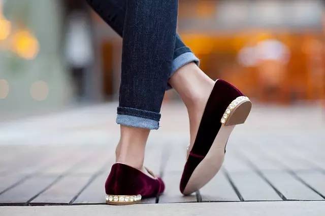 人家说你穿衣服可潮流你咋回答,今年大火的这件单品你真的会穿吗