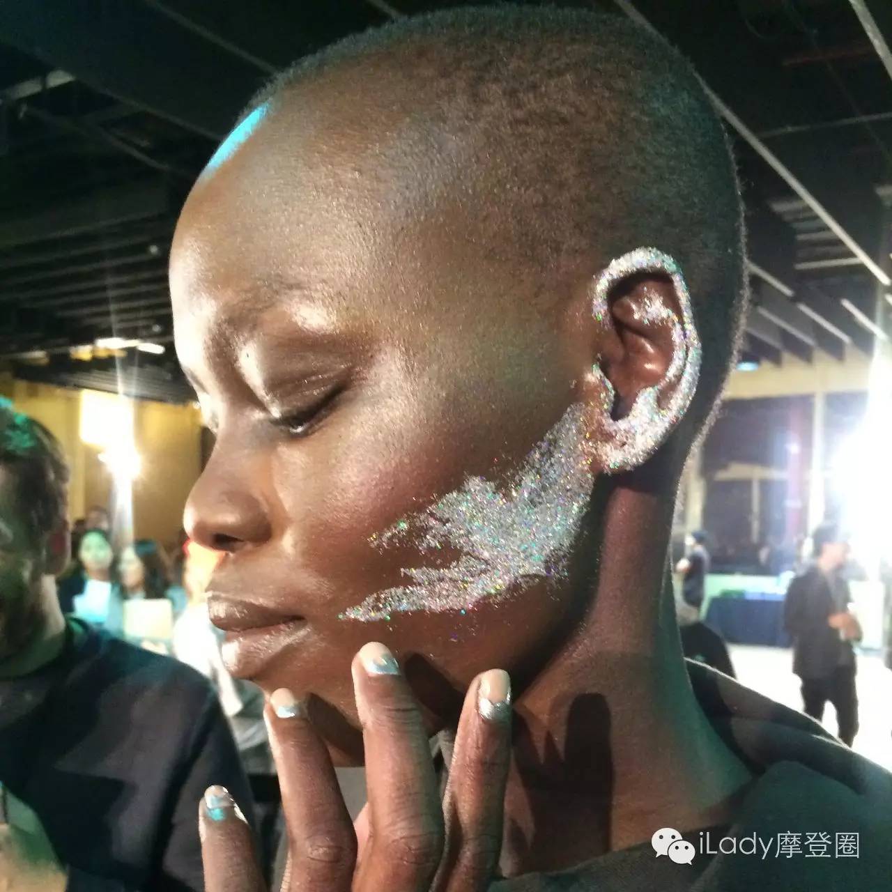 刷屏这么久,“耳妆”到底是个什么鬼?