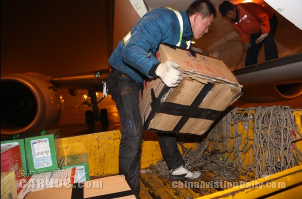 双十一快递物流业迎高峰,双十一快递运输洪峰