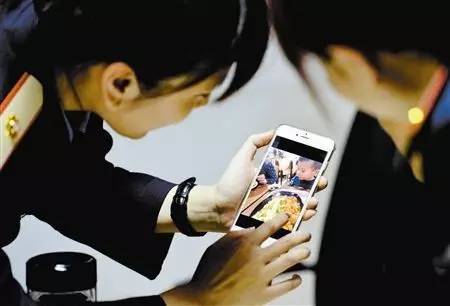 售票员艰辛,光鲜亮丽的明星背后心酸