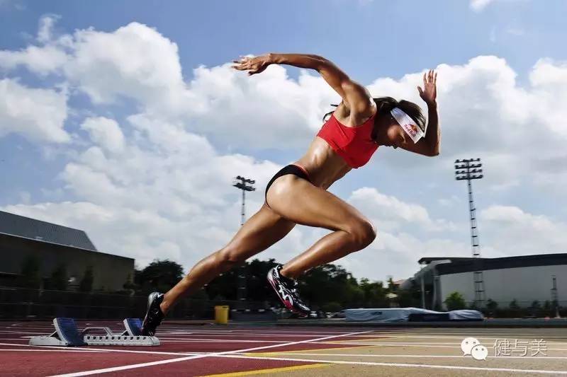 约谈里约女神！哎？那位怎么赤条条飞奔在山间