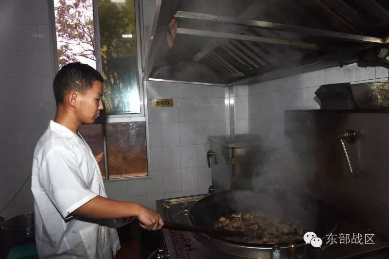 新兵的伙食和住宿怎么样,新兵伙食怎么样四川