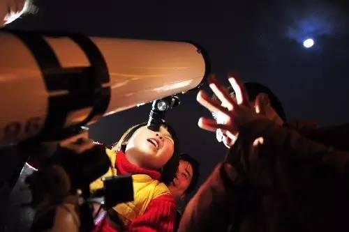 怎样给孩子挑选天文望远镜,儿童天文望远镜30070怎么观星