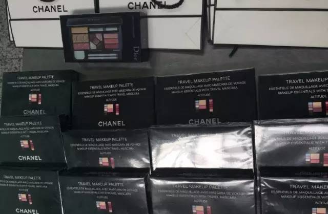 假冒大牌口红,正品香奈儿口红