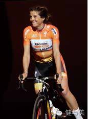 约谈里约女神！哎？那位怎么赤条条飞奔在山间