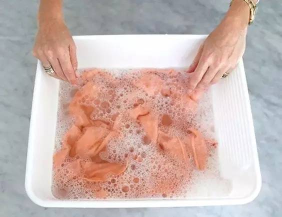 长款旧毛衣改造的最新妙招,旧毛衣不要丢一招教你变废为宝