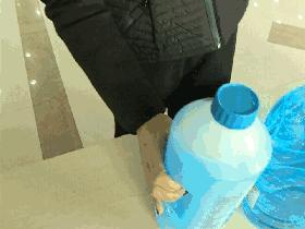 玻璃水冻住可以加热防冻玻璃水么,防冻玻璃水冻住了最快的解决办法