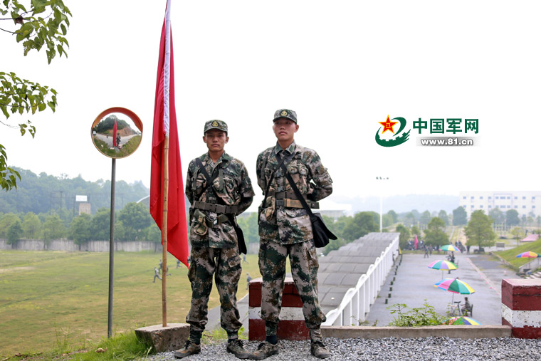 一年级小学生开学第一天进教室,中学开学第一课射击