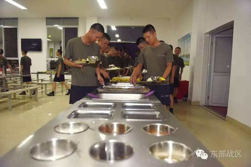 新兵的伙食和住宿怎么样,新兵伙食怎么样四川