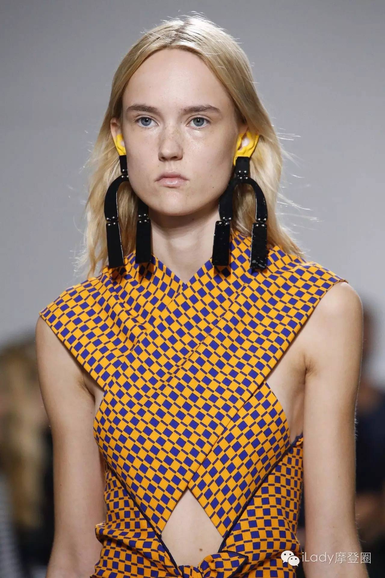 刷屏这么久,“耳妆”到底是个什么鬼?