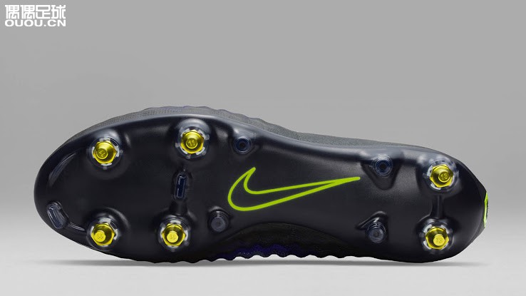 不沾泥又来了黑暗闪电配色Anti-Clog系列足球鞋
