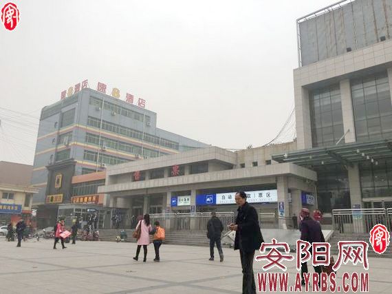 门头牌匾展开了专项整治,王官庄街道开展门头牌匾整治行动