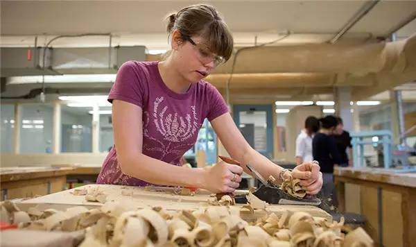 最新鲜！加拿大哪些大学最靠谱？谁实力碾压全场，谁憋屈不服只能垫底，这结果也是有点没想到！