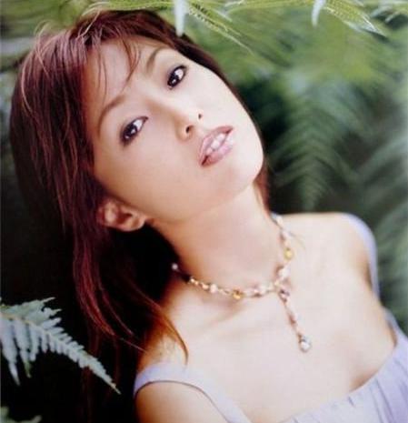 知名女歌手吸毒被抓,吸毒的女明星被抓现场