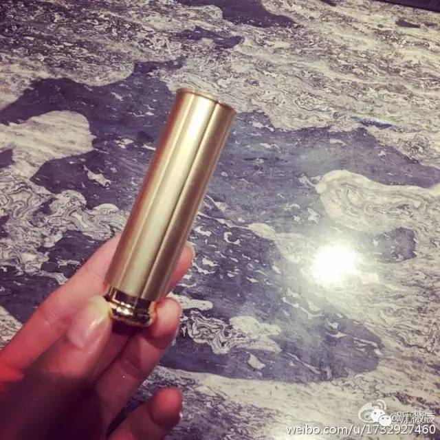 「倒包行动」快来跟橙妹围观女明星包包里的秘密~