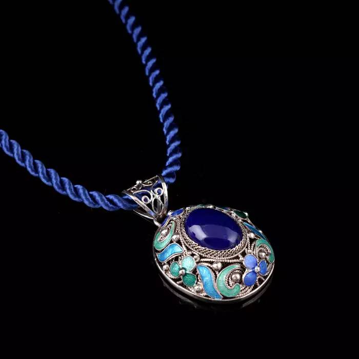 珠宝界硬度极低宝石大盘点,珠宝大牌与青金石