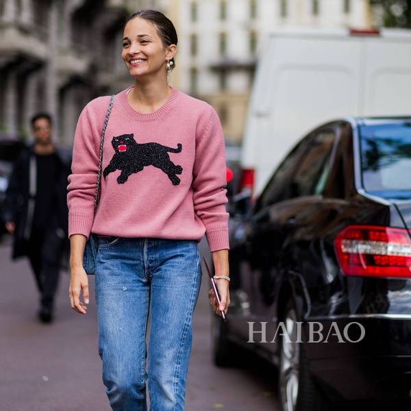 你眼中的基本款毛衣，谁实话还是挺重要的！街拍打卡，原来人人都爱穿这样的毛衣……