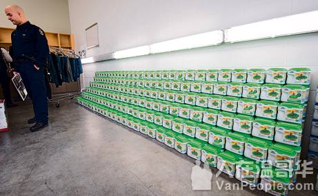 加拿*奶大**粉太火！男子在温东雇人偷奶粉，全部销往中国