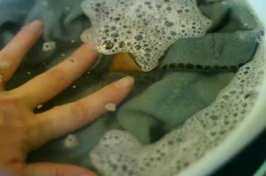 长款旧毛衣改造的最新妙招,旧毛衣不要丢一招教你变废为宝