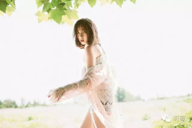 「倒包行动」快来跟橙妹围观女明星包包里的秘密~