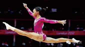 约谈里约女神！哎？那位怎么赤条条飞奔在山间